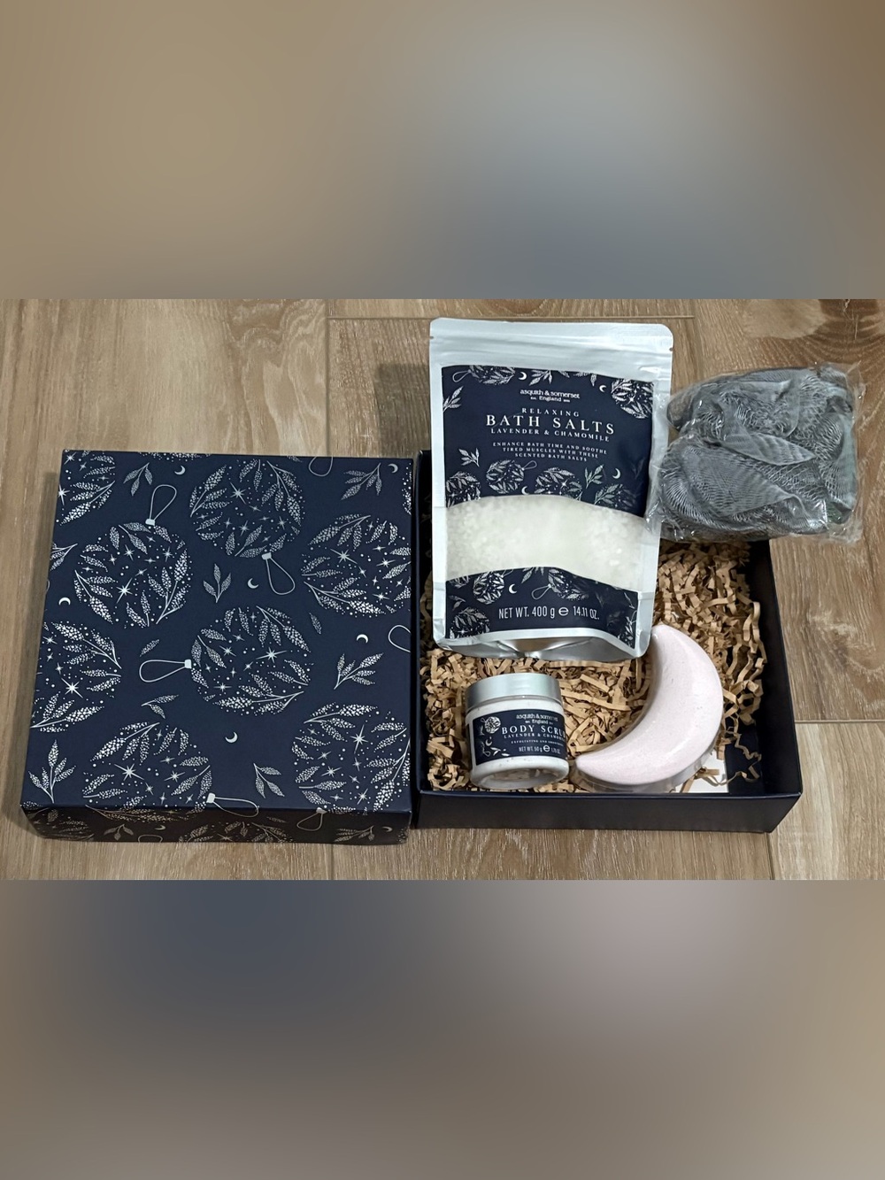 ASQUITH & SOMERSET LAVENDER & CHAMOMILE BATH SALTS, BODY SCRUB, LUXURY GIFT SET